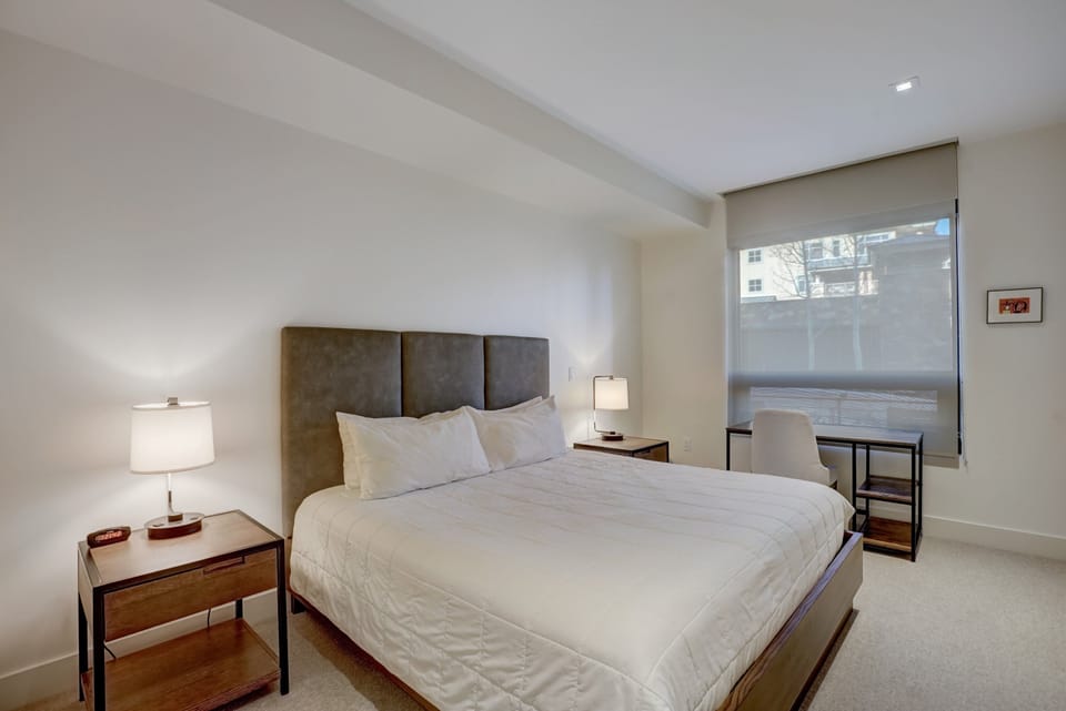 Second Bedroom / King Bed