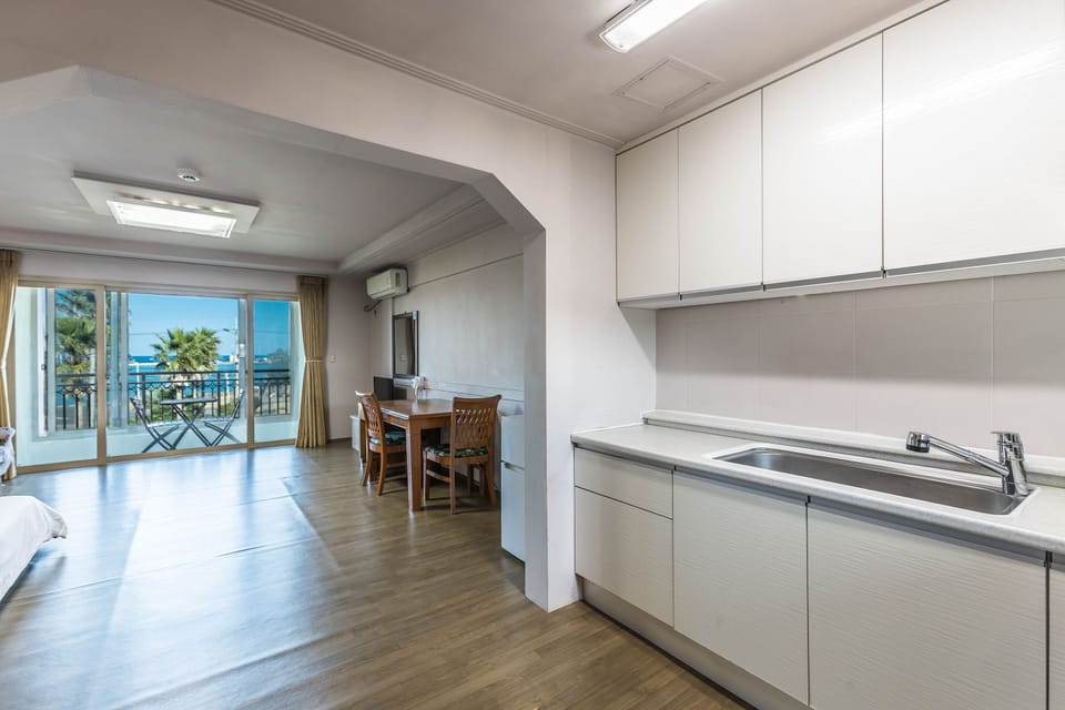 Deluxe Room | Beach/ocean view