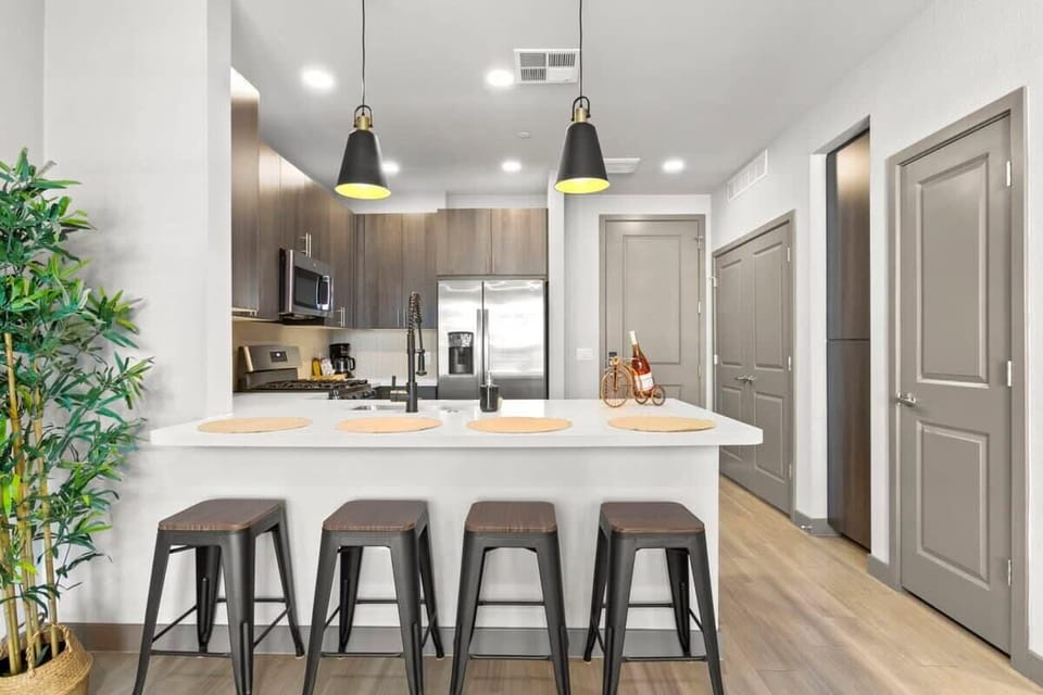 Premier Apartment, 1 Bedroom | Private kitchen | Fridge, microwave, oven, stovetop