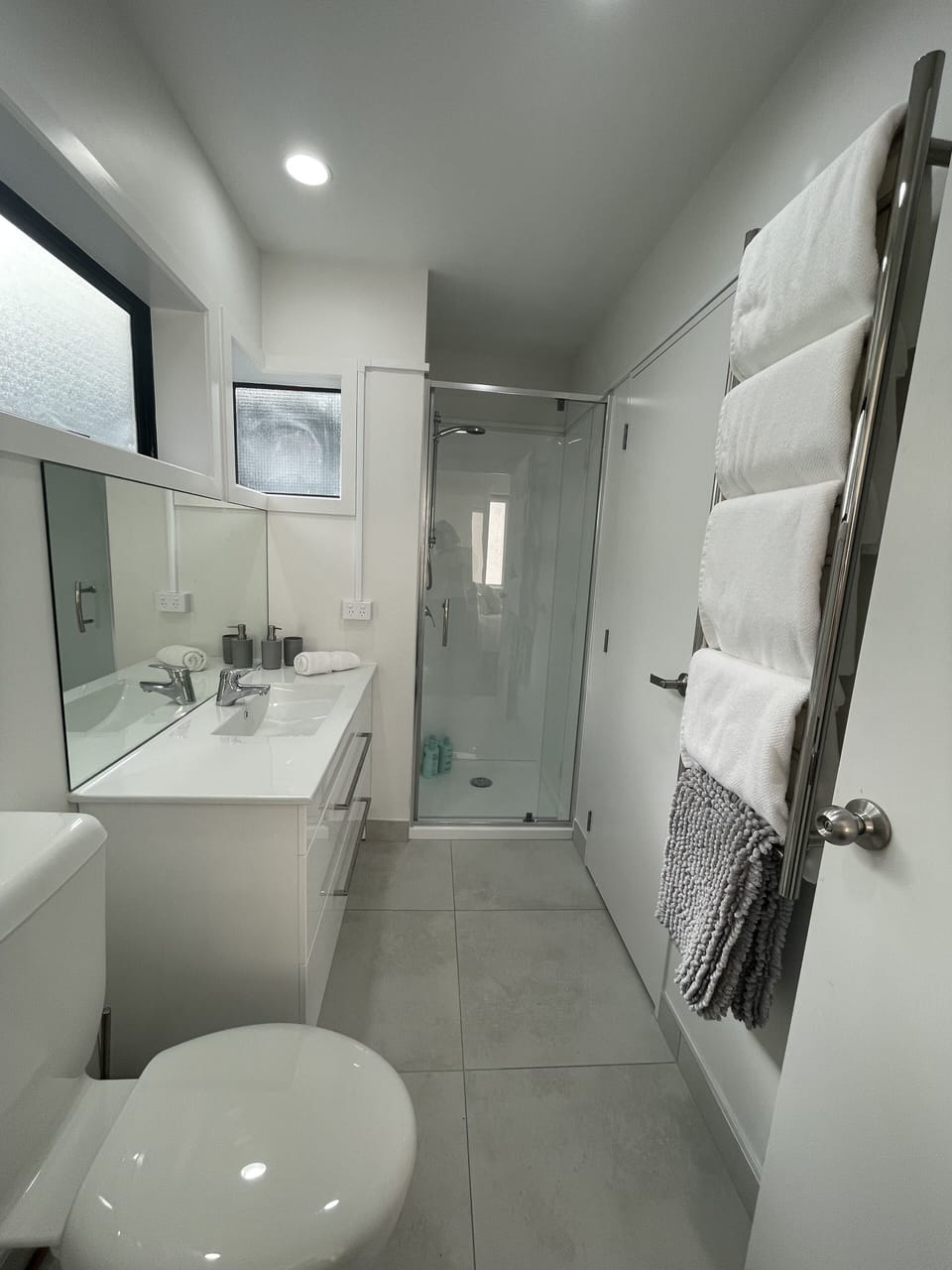 Shared ensuite lower floor