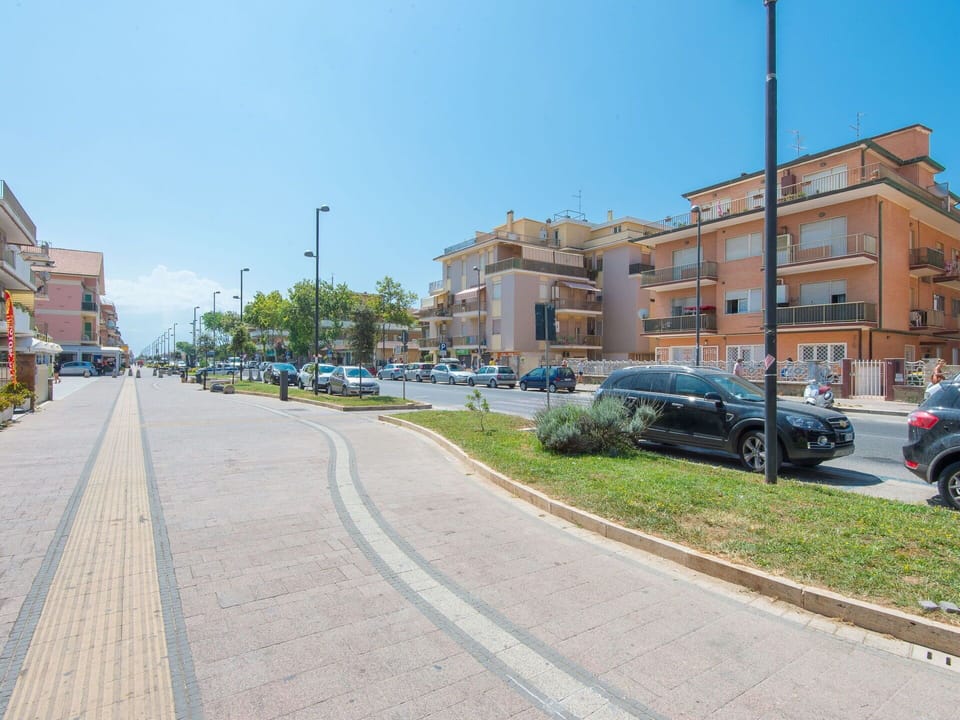 Building, Azure, Swimming Pool, Sky, Shade, Tree, Water, Rectangle, Urban Design, Outdoor Furniture