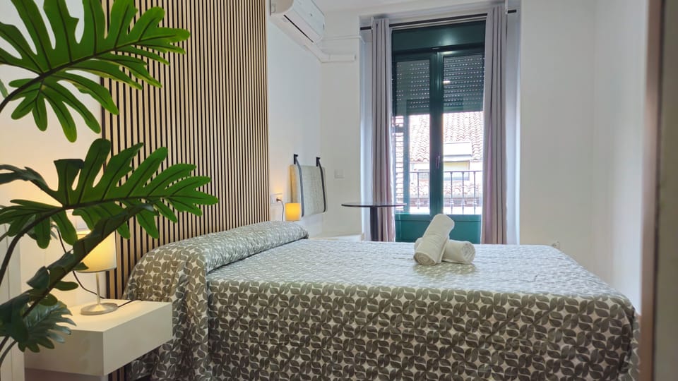 Superior Double Room (con balcón) | Desk, free WiFi, bed sheets
