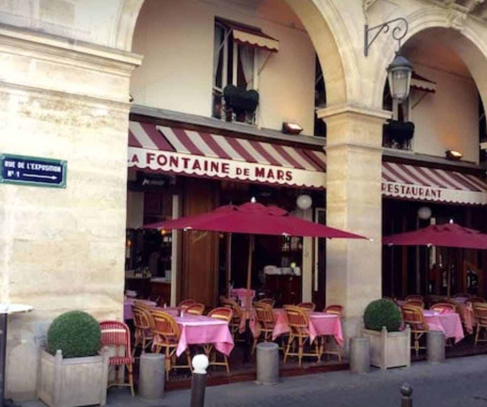 5 minutes walk  there is many restaurant like Fontaine de Mars (Obama favorite)