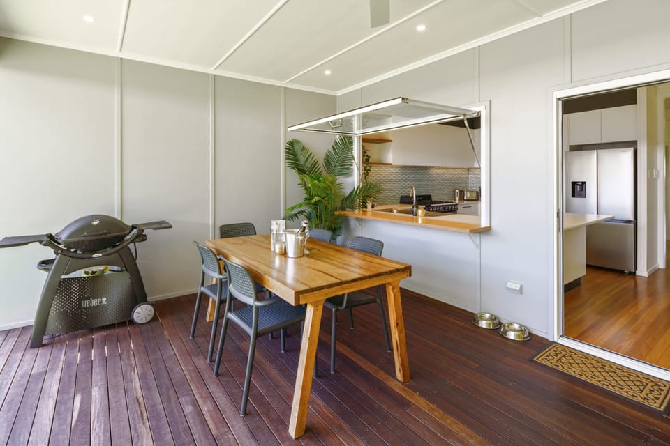 Outdoor dining perfect for the warm evenings
