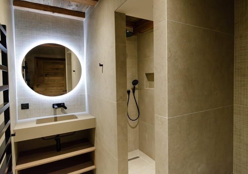 Ensuite shower room