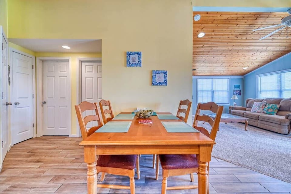 Dining Table Seats 4
