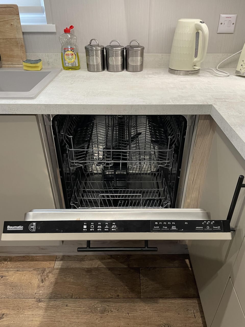 Cabin | Private kitchen | Fridge, microwave, oven, stovetop