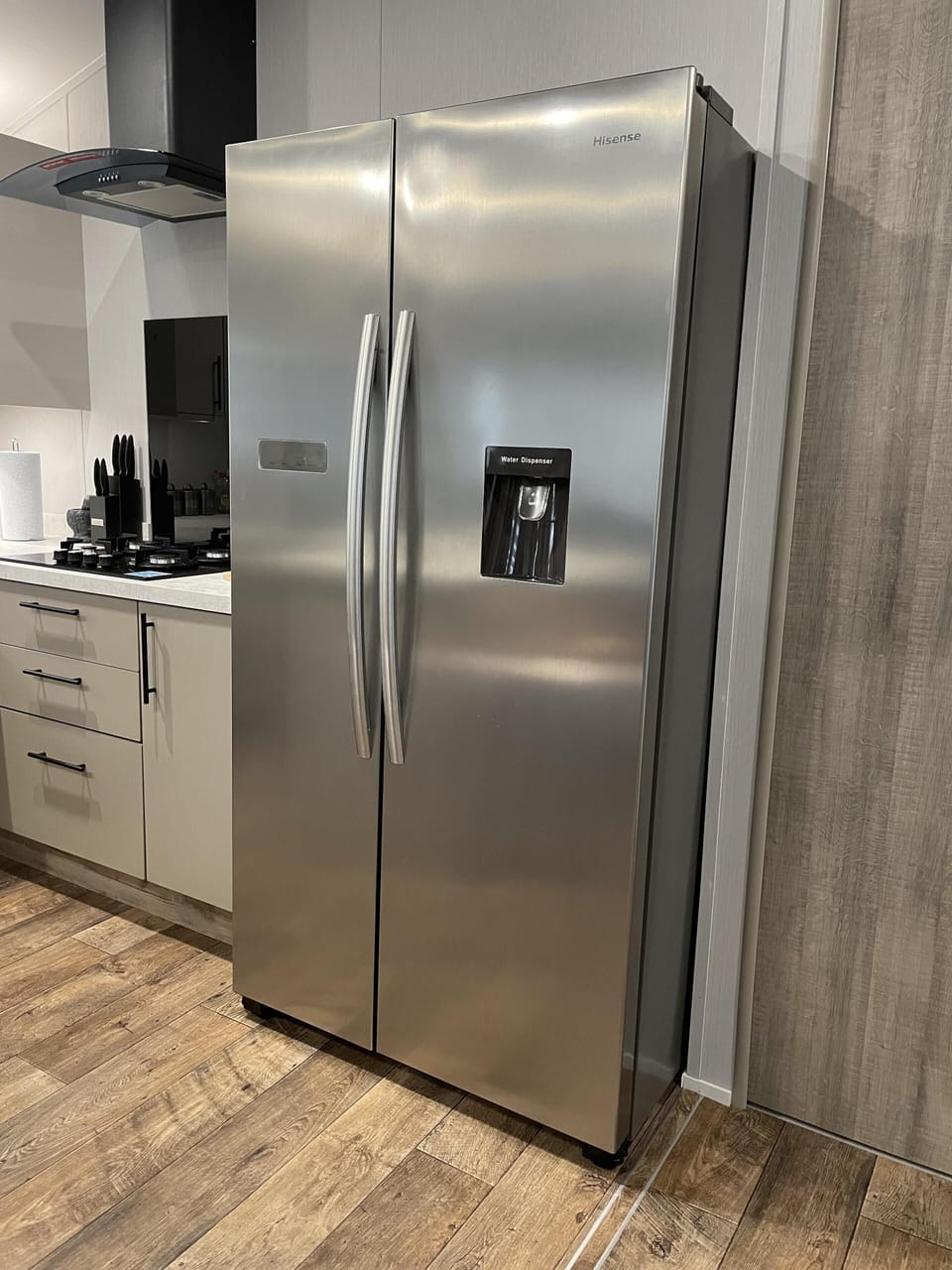 Cabin | Private kitchen | Fridge, microwave, oven, stovetop