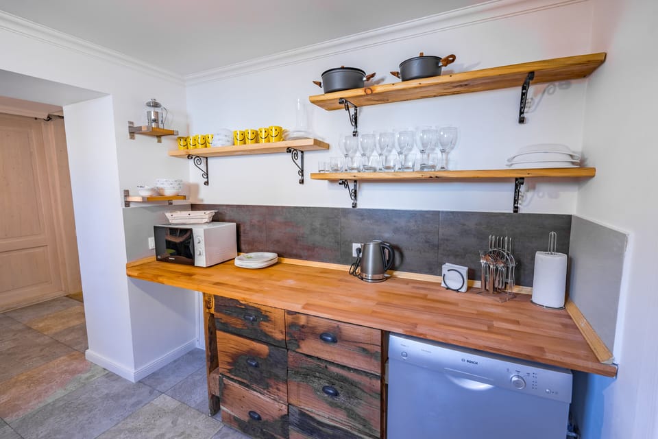 Apartment | Private kitchen | Electric kettle, cookware/dishes/utensils