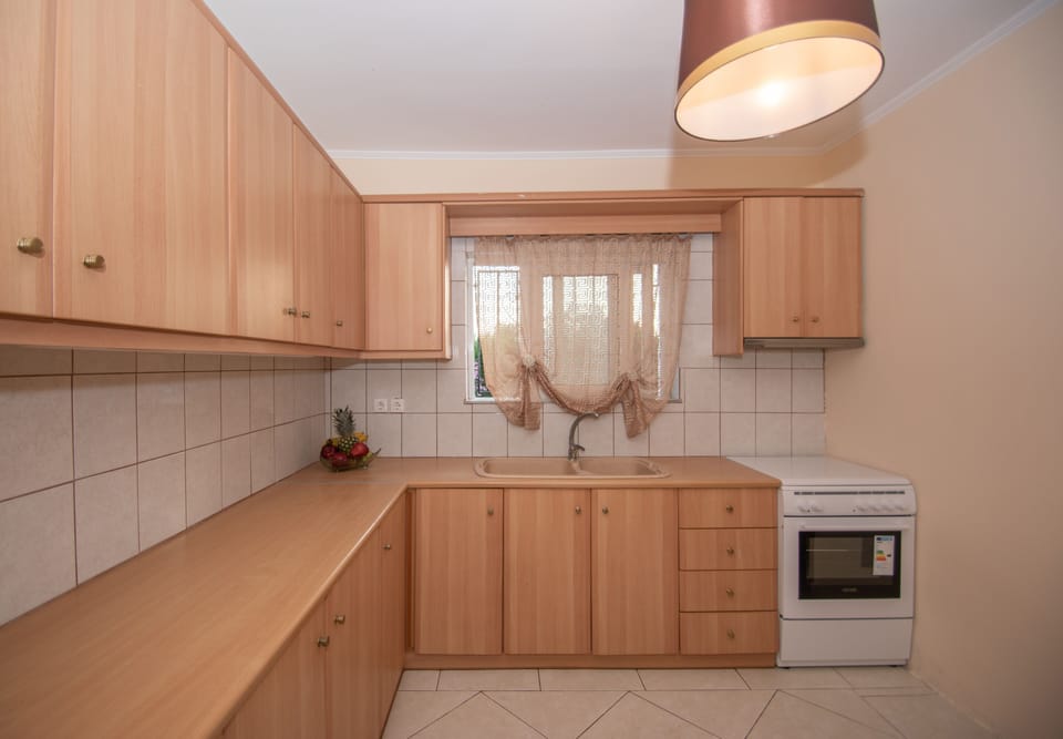 Basic Villa | Private kitchen | Full-size fridge, oven, stovetop, electric kettle