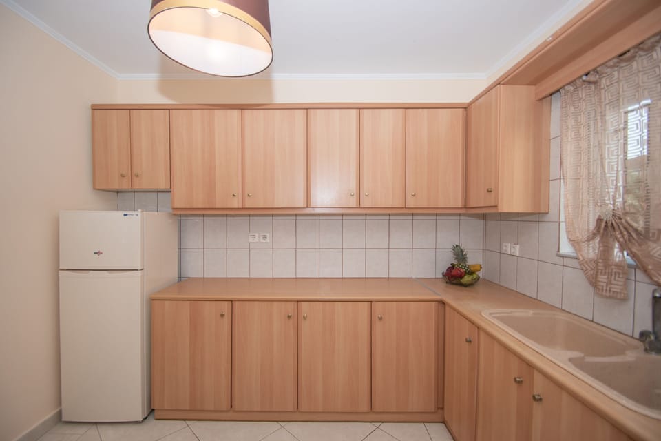 Basic Villa | Private kitchen | Full-size fridge, oven, stovetop, electric kettle