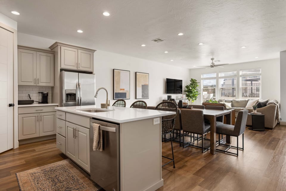 House, Multiple Bedrooms | Private kitchen | Fridge, oven, coffee/tea maker, toaster