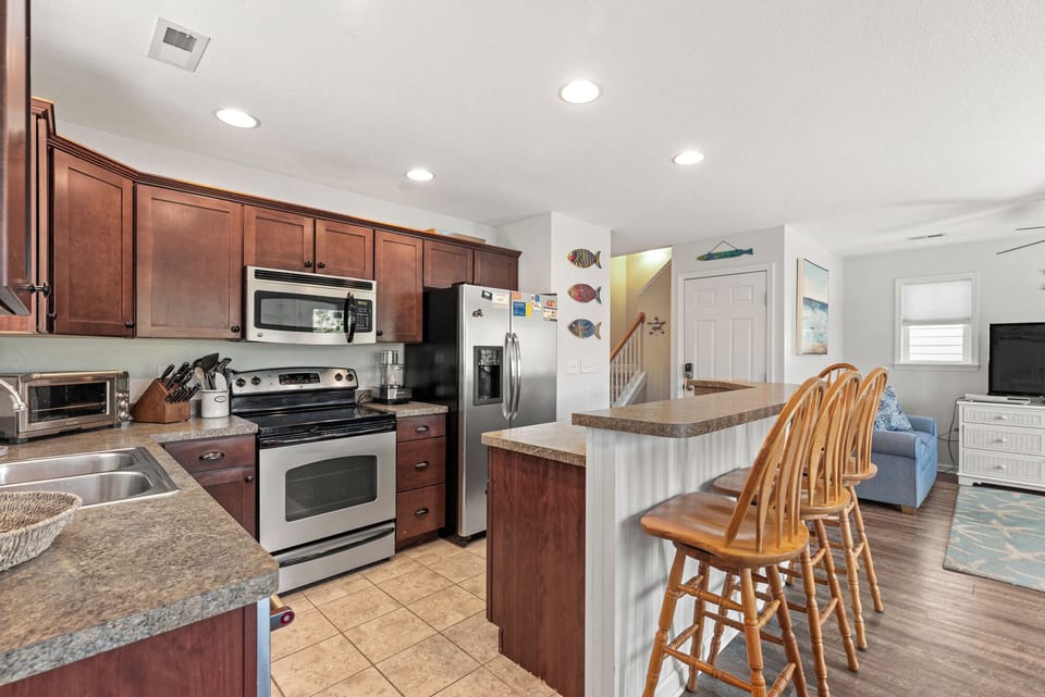 CLP113: Aqua Adventure | Mid Level Kitchen