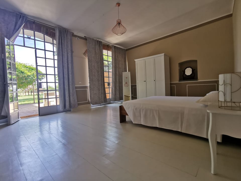 Romantic Suite | Premium bedding, down comforters, individually furnished, free WiFi