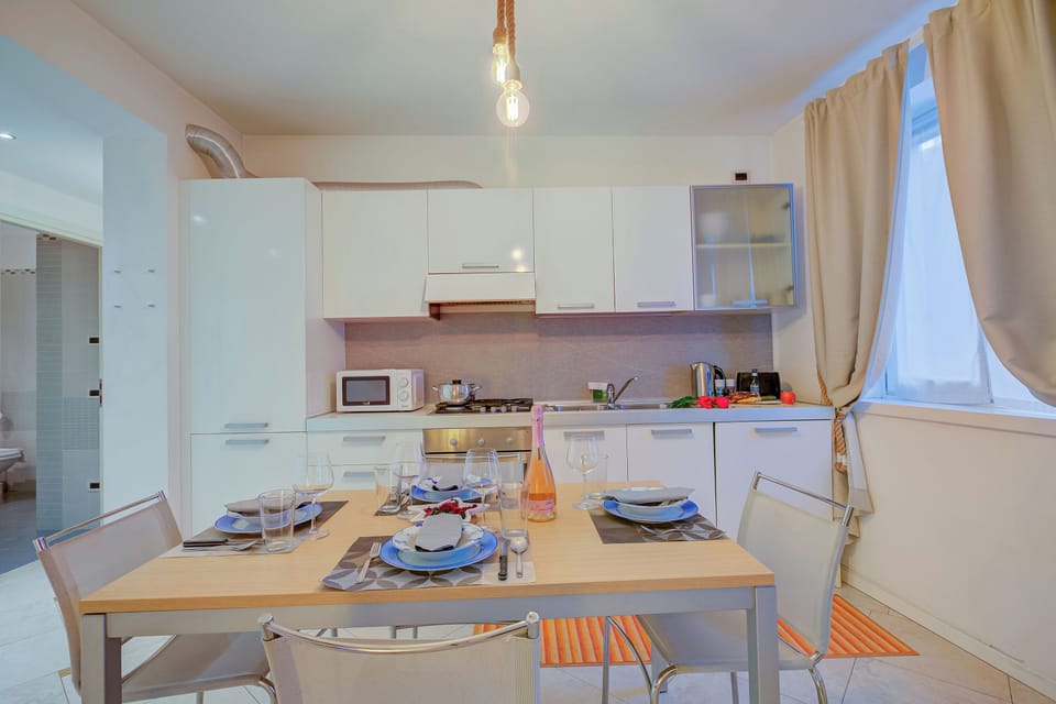 Family Apartment, Multiple Bedrooms (Heart Of Riva - 100m From The Lake) | Private kitchen | Fridge, microwave, oven, stovetop