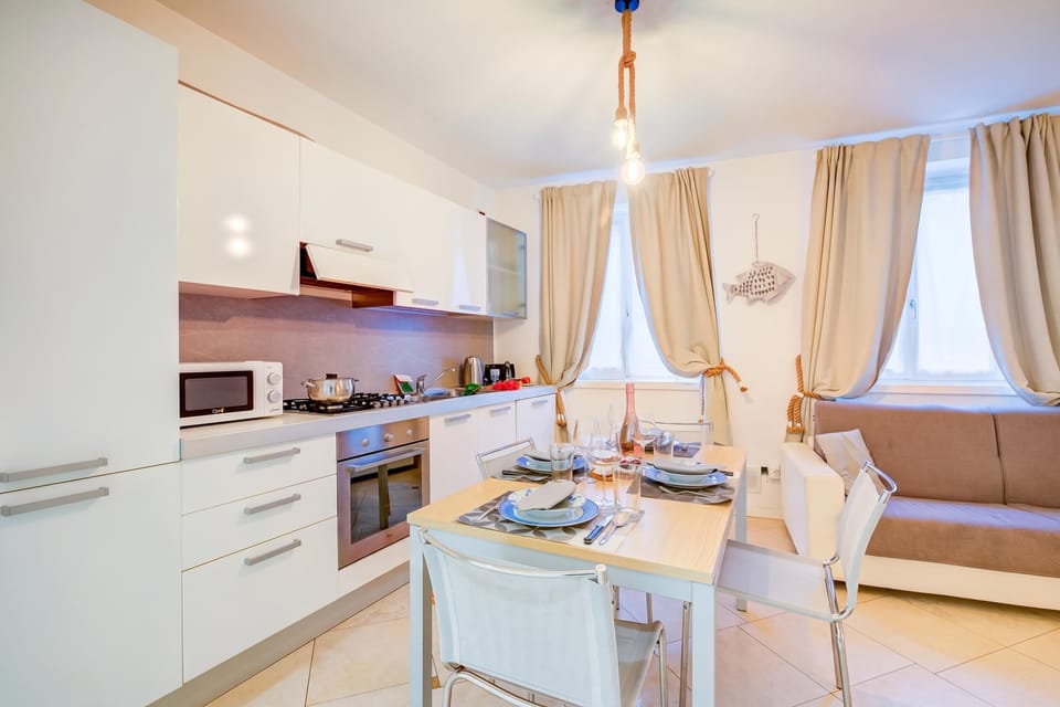Family Apartment, 1 Bedroom, Microwave (Heart Of Riva - 100m From The Lake) | Private kitchen