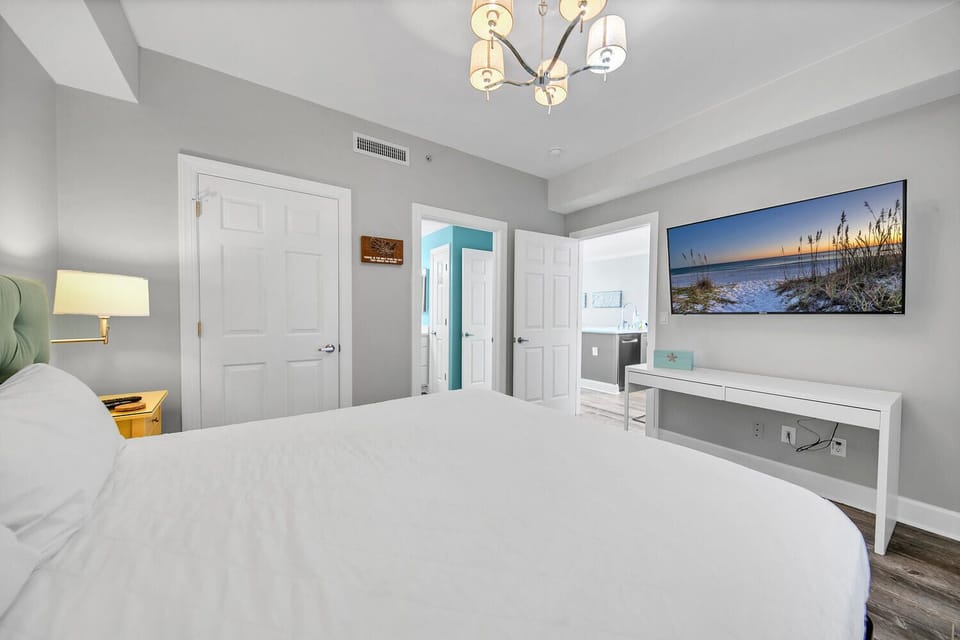 Guest room with flat screen TV