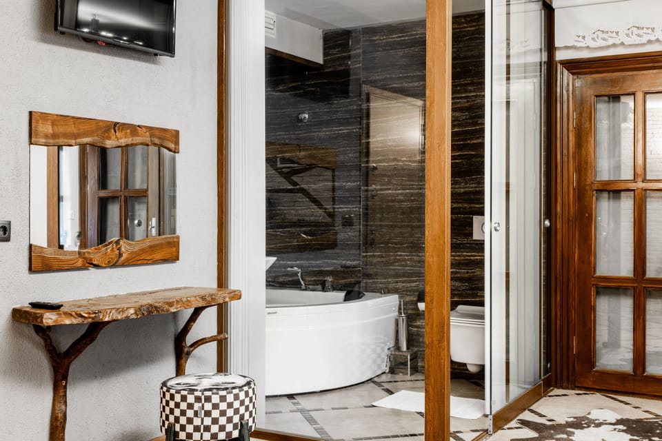 Minibar, free WiFi, bed sheets