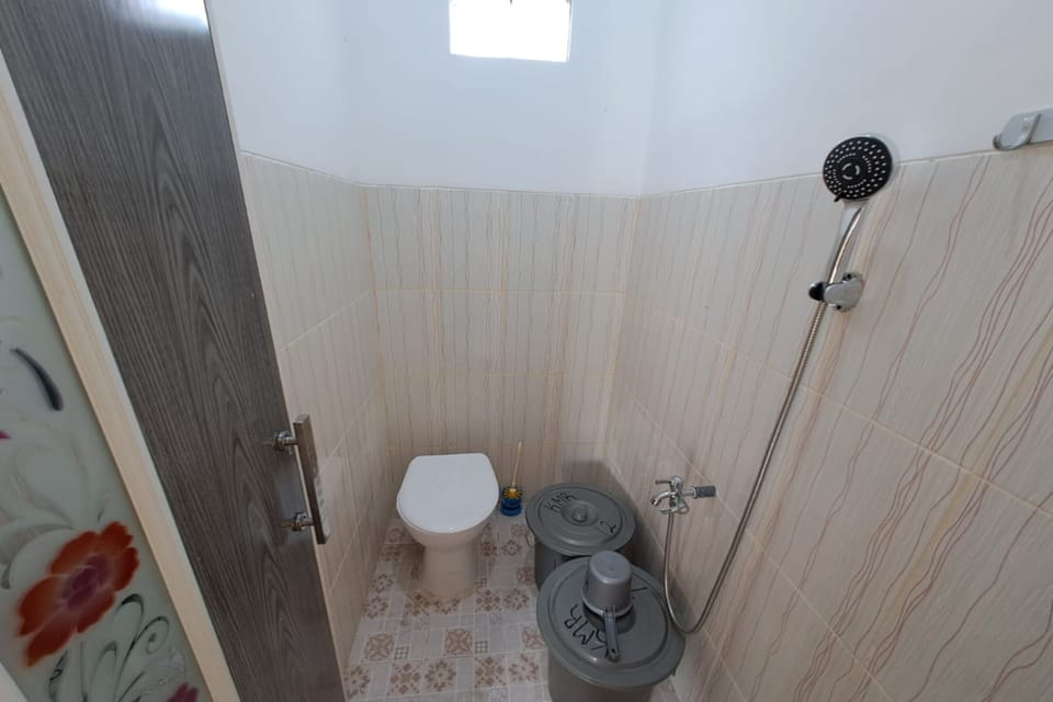 Standard Double Room | Bathroom | Shower, towels, soap