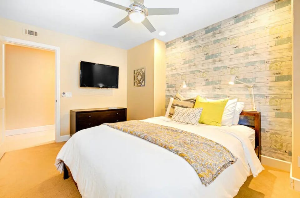 Second Guest Bedroom with Shared Bathroom.