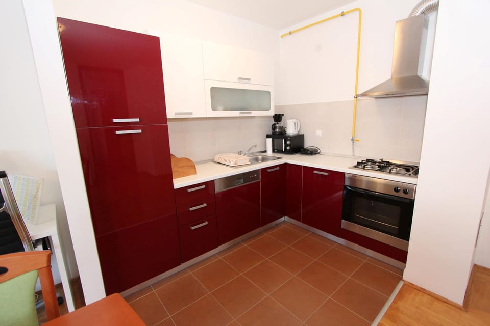 Apartment | Private kitchen | Fridge, microwave, oven, stovetop