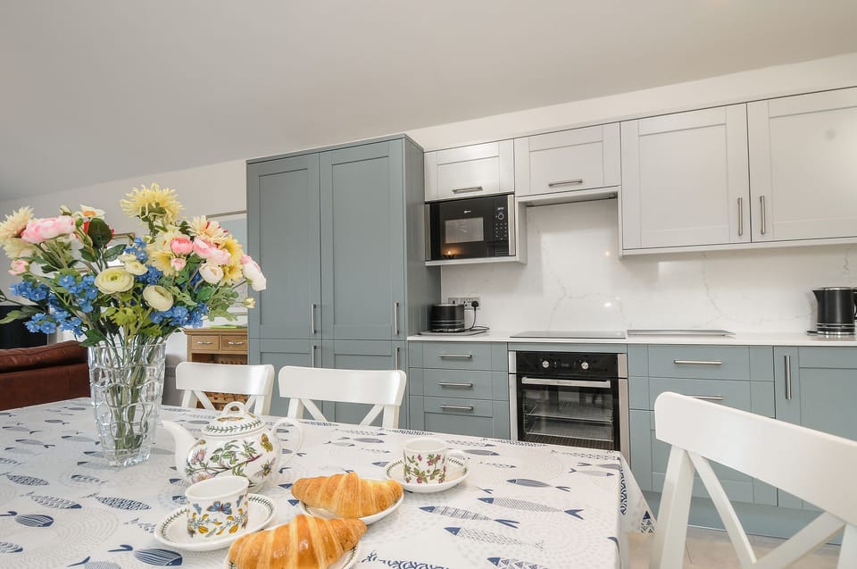Fridge, dishwasher, electric kettle, toaster
