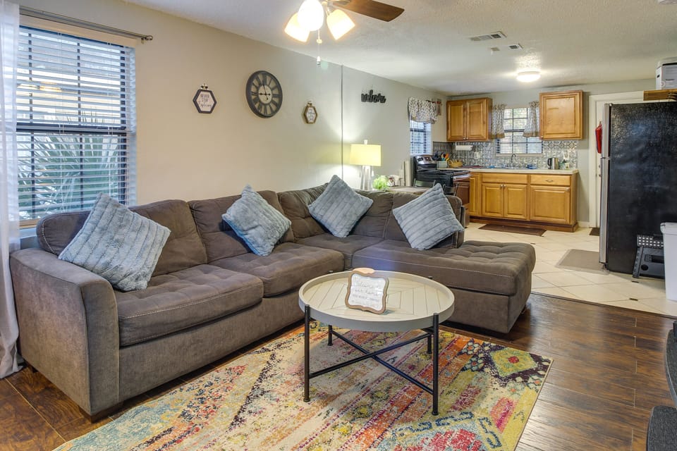 Living Room | Pet Friendly w/ Fee | Single-Story Home