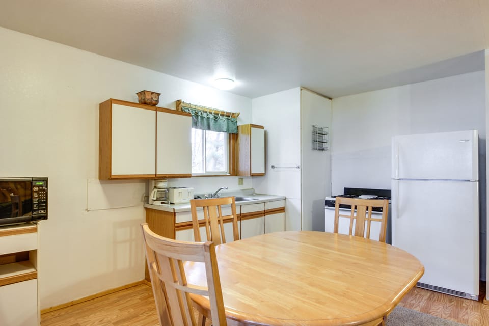 Kitchen | Cooking Basics | Dishware & Flatware Provided