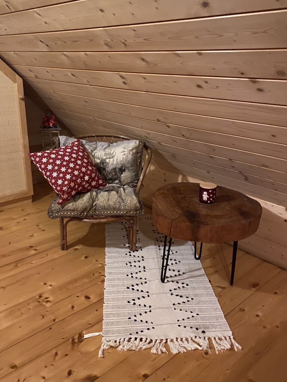 Romantic Cabin | 2 bedrooms, iron/ironing board, WiFi (free)