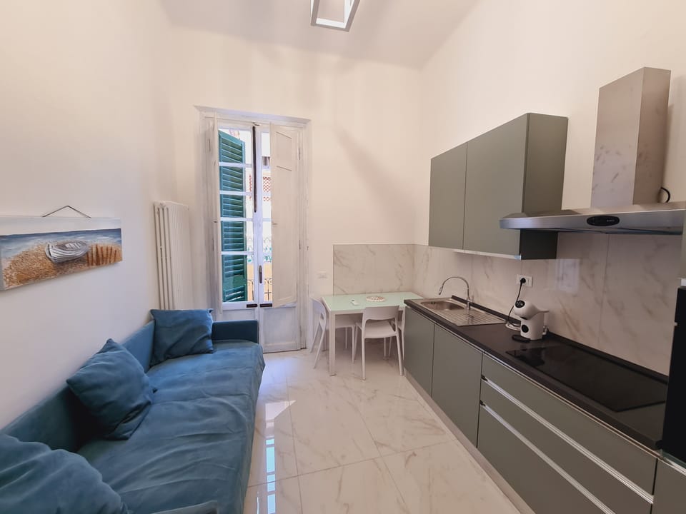 Luxury Suite, 1 Double Bed with Sofa bed, Non Smoking | Private kitchen | Mini-fridge, espresso maker, coffee/tea maker, griddle