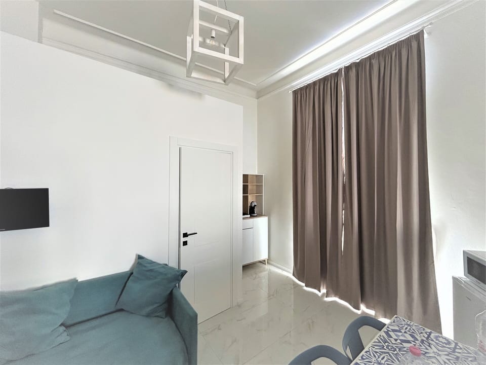 Romantic Suite | Living area | 40-inch Smart TV with satellite channels