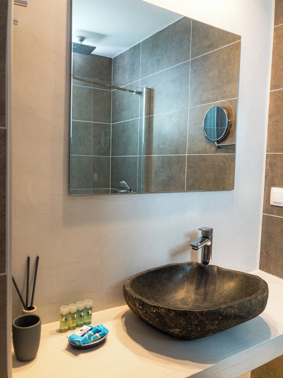 Deluxe Double or Twin Room, 1 Double or 2 Twin Beds, Garden View | Bathroom | Shower, rainfall showerhead, hair dryer, towels