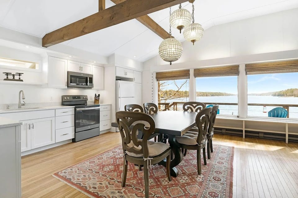 Kitchen/Dining Area