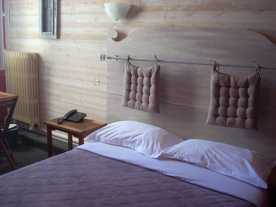 Standard Double Room | Desk, free WiFi, bed sheets