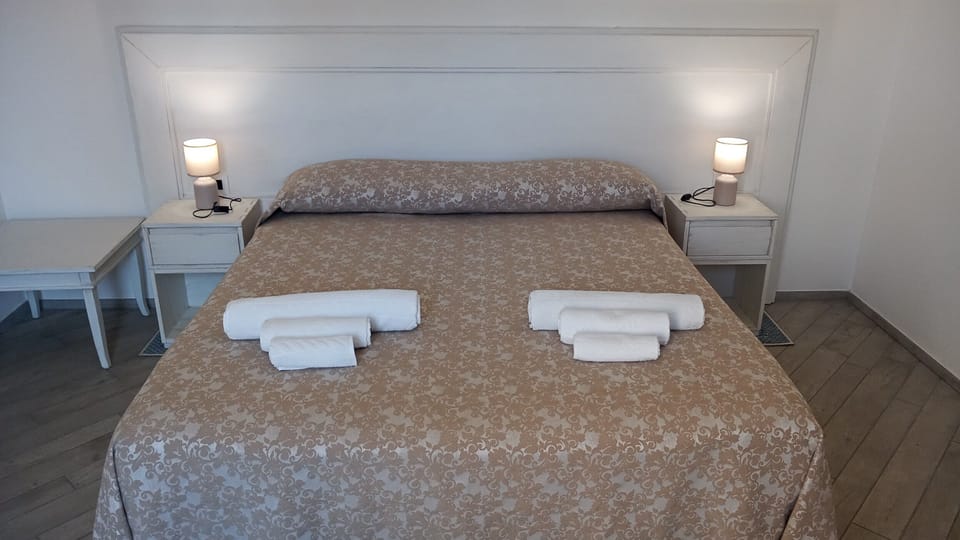 Premium bedding, pillowtop beds, desk, soundproofing