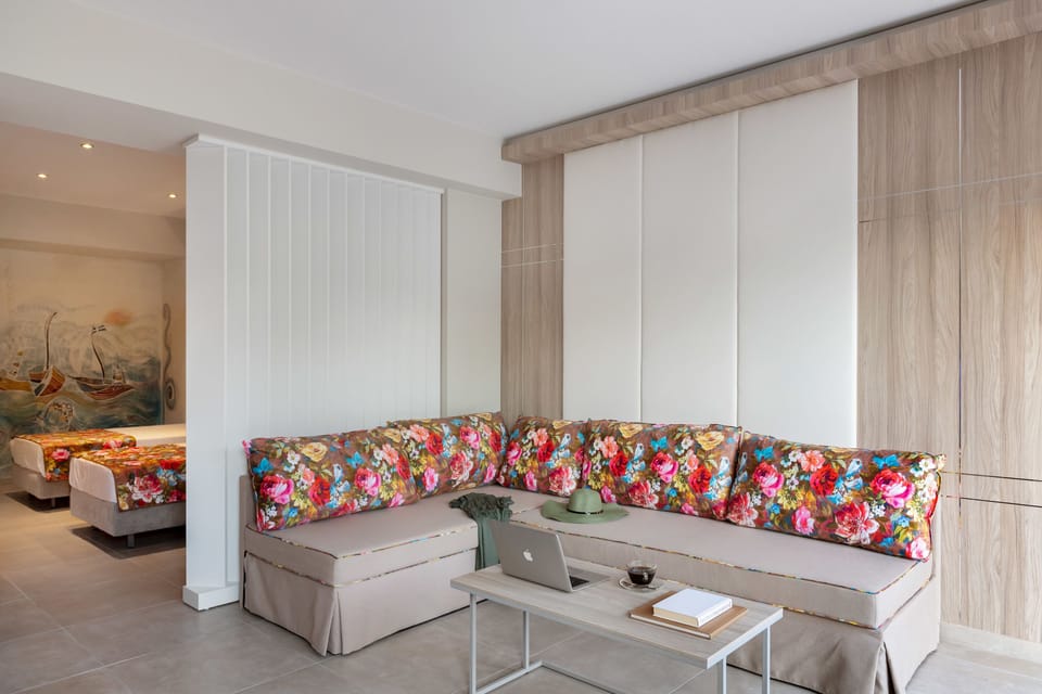 Family Suite | Minibar, in-room safe, soundproofing, free WiFi