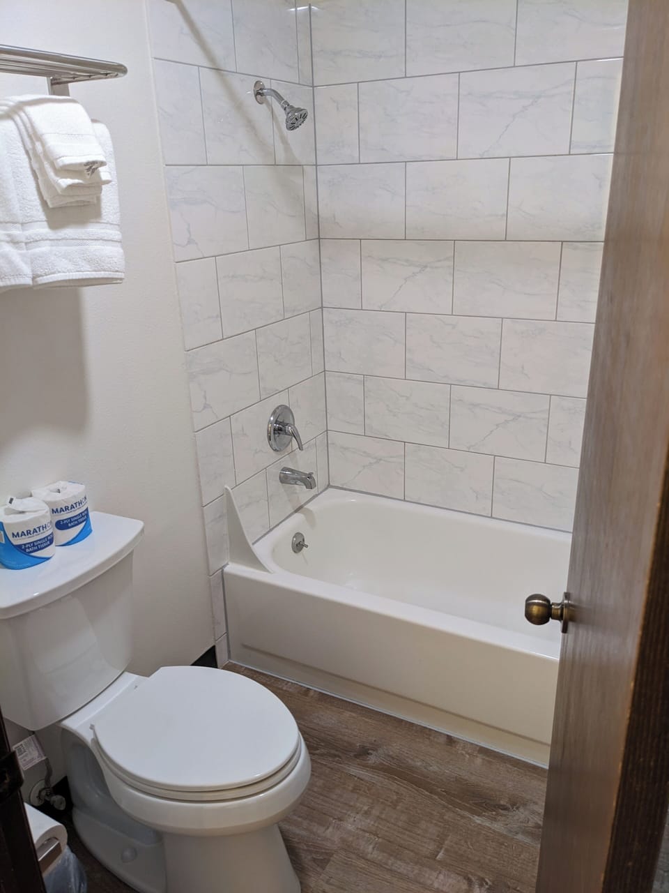 Single Room | Bathroom | Combined shower/tub, towels, soap, shampoo
