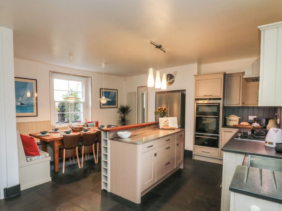 Cottage | Private kitchen | Fridge, dishwasher, electric kettle, toaster