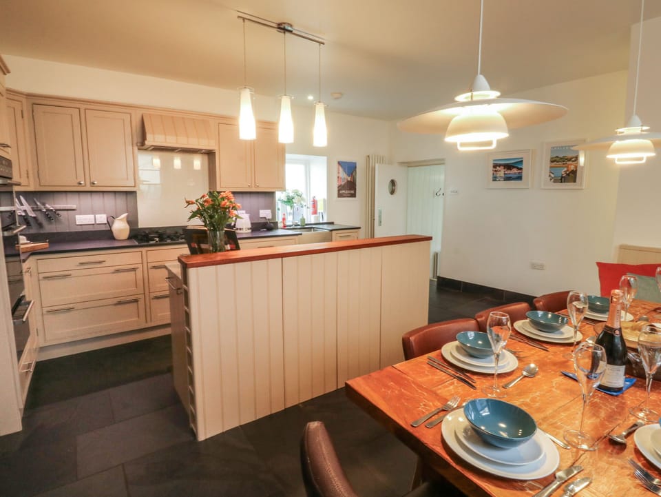 Fridge, dishwasher, electric kettle, toaster