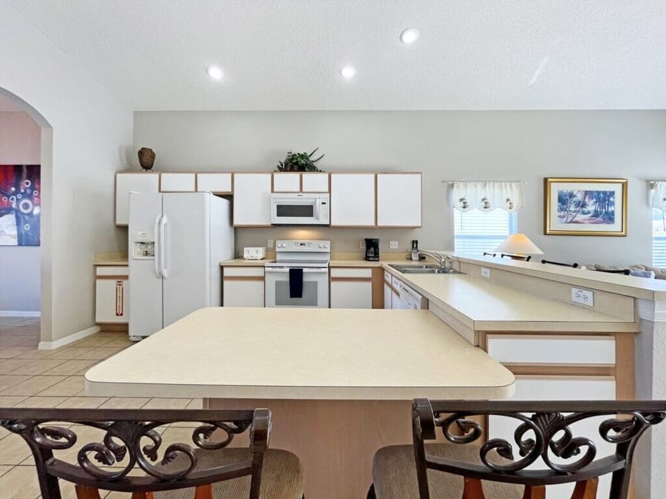 7-Kitchen.jpg