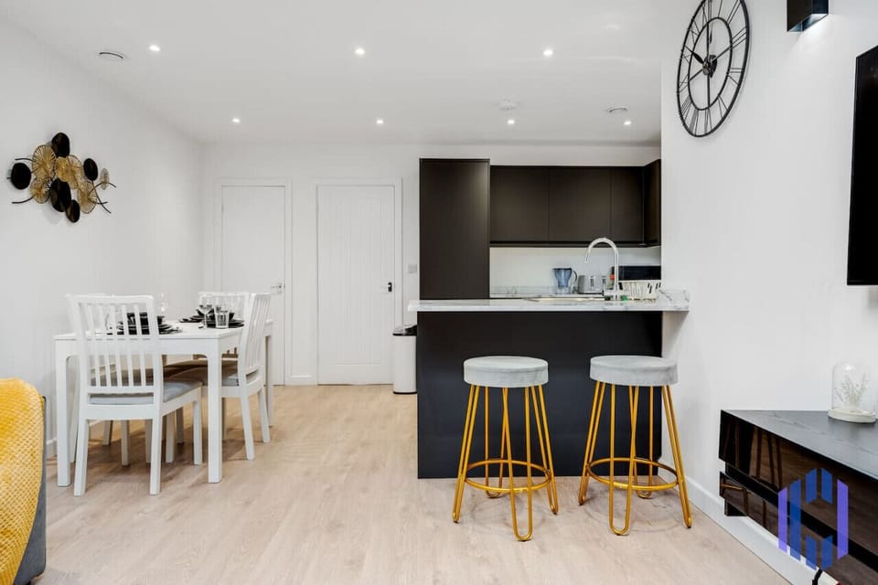 Kitchen/diner - Heated floors - Fully equipped with cooking equipment perfect for families. Appliances such as washer, Dryer, fridge freezer, Dish washer, microwave,  oven, Coffee Machine, water filter, Toaster all Free & available for your use