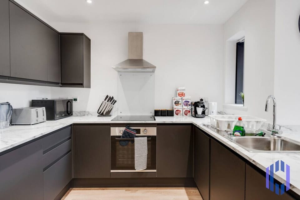 Kitchen/diner - Heated floors - Fully equipped with cooking equipment perfect for families. Appliances such as washer, Dryer, fridge freezer, Dish washer, microwave,  oven, Coffee Machine, water filter, Toaster all Free & available for your use