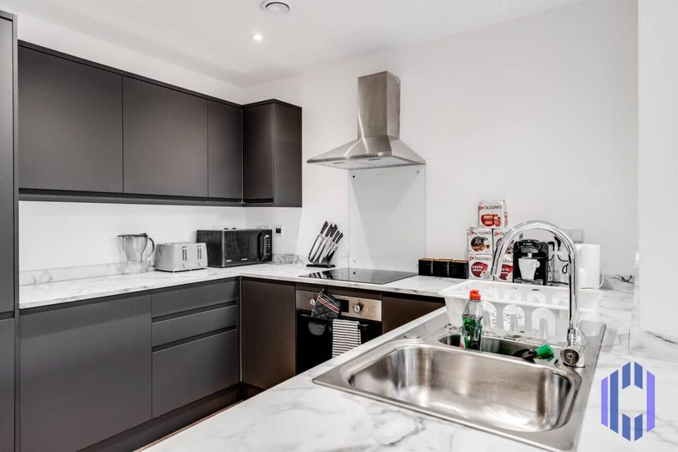 Kitchen/diner - Heated floors - Fully equipped with cooking equipment perfect for families. Appliances such as washer, Dryer, fridge freezer, Dish washer, microwave,  oven, Coffee Machine, water filter, Toaster all Free & available for your use