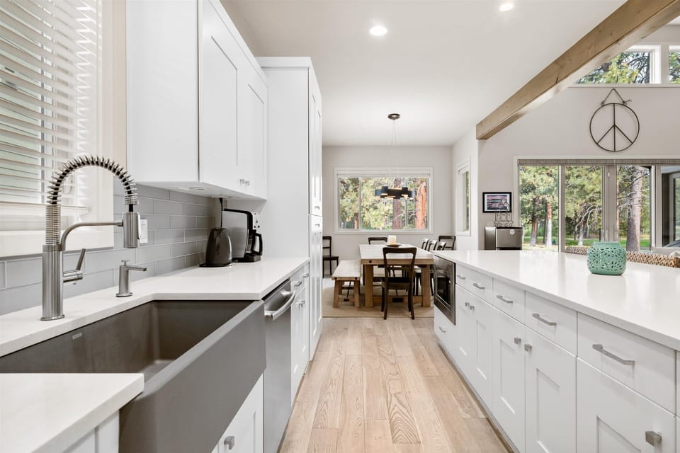 Fully equipped gourmet kitchen