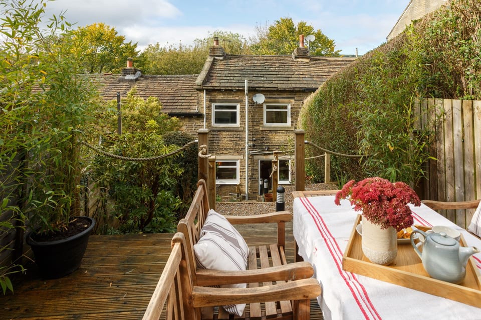 Terraced garden, a sun trap for alfresco dining