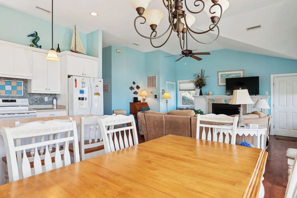 Upper/Main Level,Dining Area,