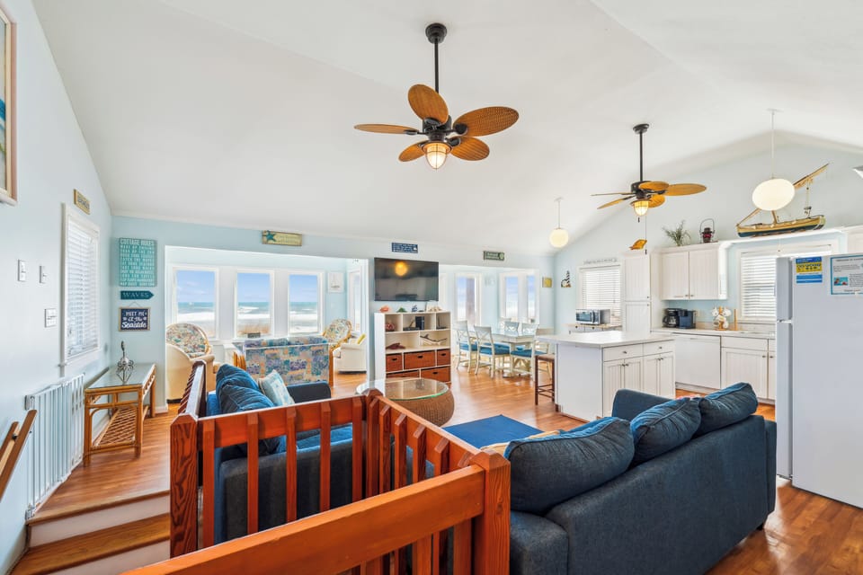 Main/Upper Level,Living Area,