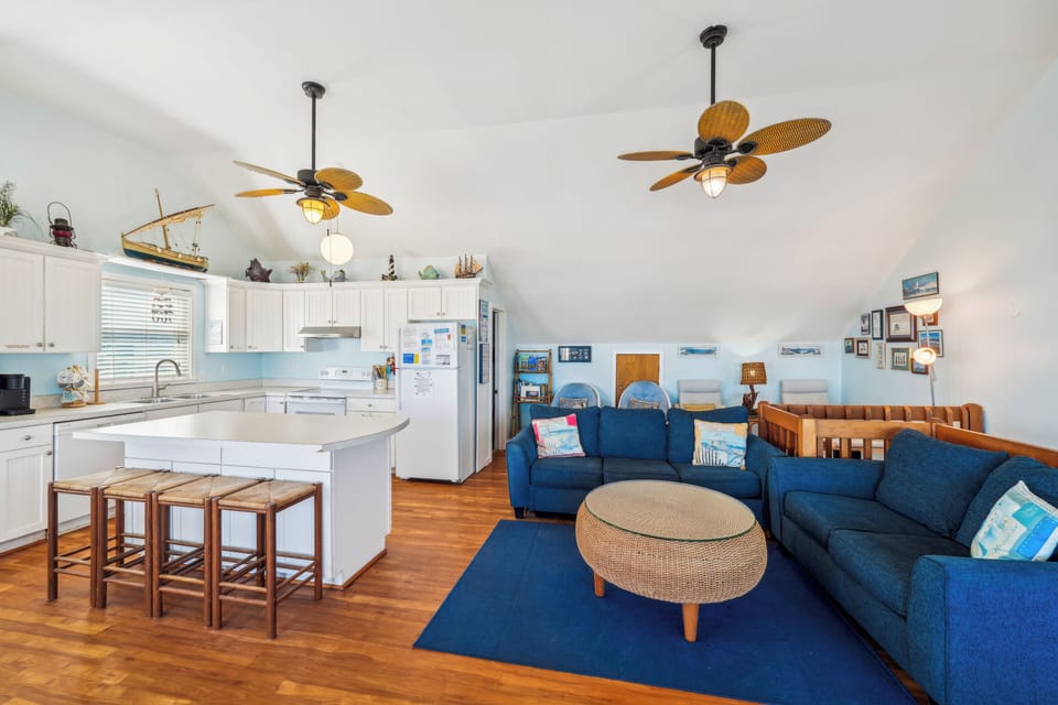 Main/Upper Level,Living Area,