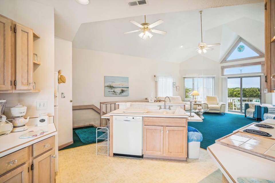 Upper/Main Level,Kitchen,
