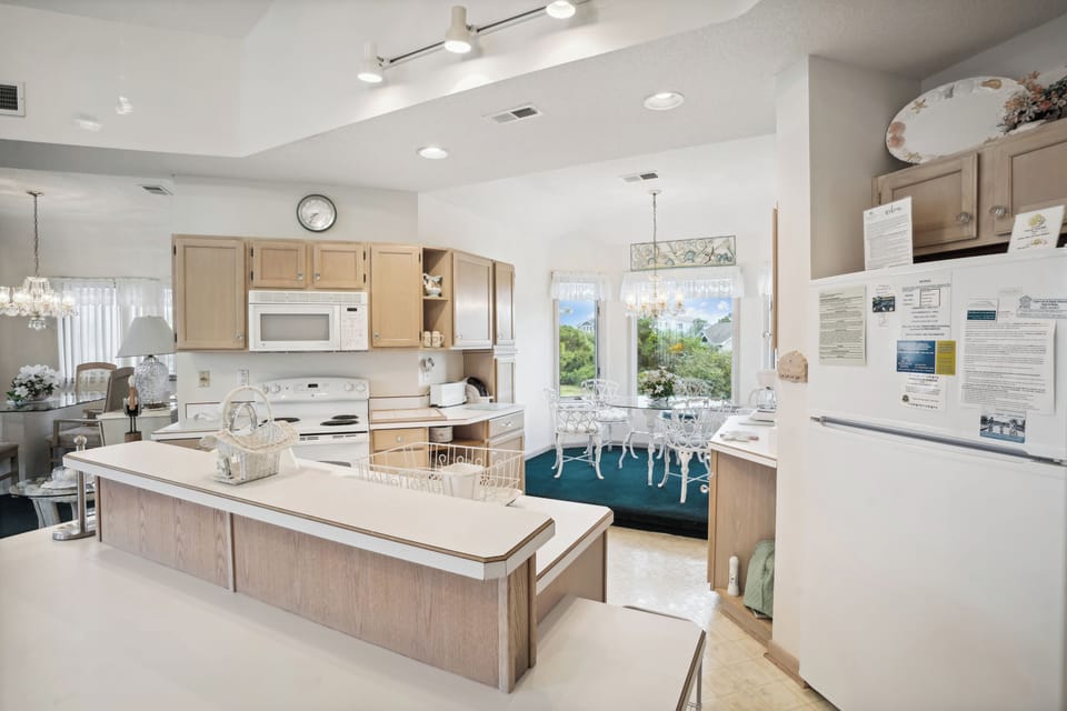 Upper/Main Level,Kitchen,
